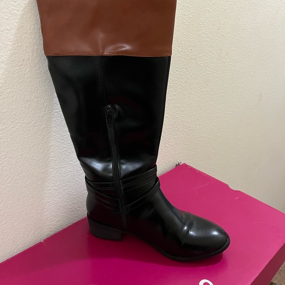 Black Boots - Picture 2 of 5